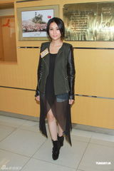 组图：谢安琪称婆婆沟通无代沟 罗霖中秋做慈善