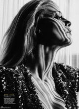 组图：布莱克-莱弗利红衣登杂志封面