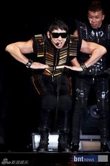 组图：Rain入伍前举办最后个唱 劲歌热舞现场火爆