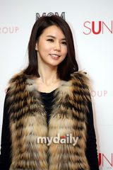 组图：2NE1李瑶媛等出席时尚品牌发布会