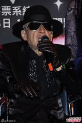 组图：高凌风拖病自卖演唱会 冷对演艺圈冷暖