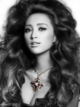 组图：张歆艺黑白复古大片尽展野性美