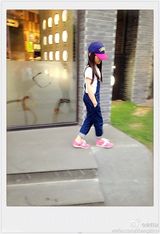 组图：童年小龙女演员超萌生活照 可爱似洋娃娃
