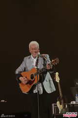 组图：李克勤助阵安全地带开唱 周慧敏现身捧场