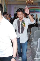 组图：谢霆锋出席活动大方任拍照 拒回应婚变问题 