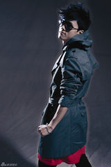 组图：张杰全新宣传照变身时尚潮男