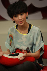 组图：戴佩妮畅聊新专辑 做唱片难做音乐很快乐