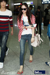 组图：韩团f(x)为K-POP公演现身上海机场