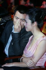 高清组图：新浪娱乐盛典 姚晨黄健翔相谈甚欢