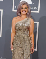 高清组图：格莱美红毯凯莉-奥斯本单肩礼服亮相