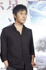 组图：《初到东京》揭海报 张钧甯甜美秦昊帅气