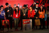 组图：快男携合辑北京首签 歌迷力挺人气爆棚