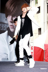 高清组图：唐禹哲挥汗劲舞大声宣布I'm Back