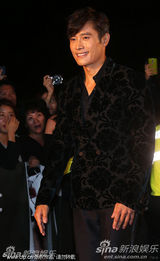 组图：韩佳人金宣儿性感争艳 李秉宪盛装亮相