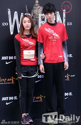 组图：宋智孝等参加长跑活动 俊美夫妇携手亮相