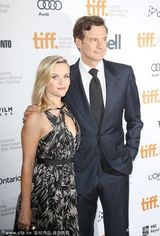 组图：《魔鬼绳结》首映 威瑟斯彭性感露乳沟