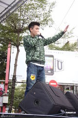 高清组图：陈冠希发新碟 不求销量只望被倾听心声