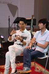 组图：陈楚生携好友做客《明星Do In Style》