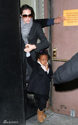 幻灯图集：茱莉皮特一家六口新年出行看音乐剧