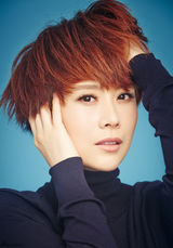 组图：海清登封面化身秋季红发女郎 魅力独特