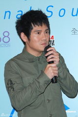 组图：曹格个唱力证与侧田兄弟情 刘德华低调助阵