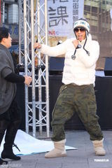 罗志祥新书大卖欲购名车 罗妈捐两百万做公益(图)