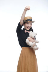 组图：王茗拍摄运动大片 化身英伦萝莉助威奥运