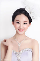 组图：赵丽颖婚纱写真变身精灵轻熟女