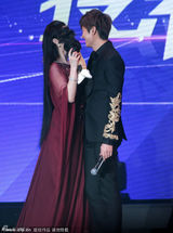 高清图：李敏镐借位吻范冰冰引尖叫 男神变粉丝