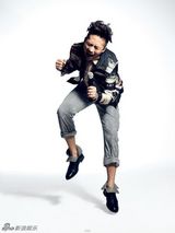 组图：邓超率性登杂志封面 要做有态度男人