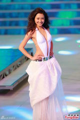 组图：港姐大尺度深V秀乳沟 背部全裸纤腰曼妙