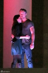 组图：鲁妮-马拉与高斯林拍戏亲密无间