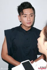 组图：黄宗泽岑丽香邓紫棋出席录影