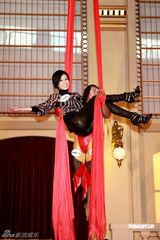 幻灯：杨怡佘诗曼出席马戏团活动 否认争“视后”不和