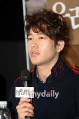 组图：朴宰正出席《我们见过面吗》媒体首映