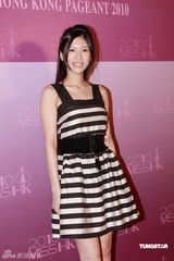 幻灯图：香港小姐首次面试 50位佳丽演曼妙诱惑