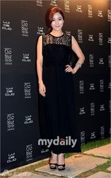 组图：李素妍安慧京等出席时尚品牌开业仪式