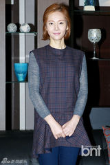 组图：郑俊浩新剧《你邻居的妻子》现场公开