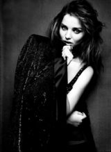 组图：米兰达-可儿华美写真 风情万种艳光四射