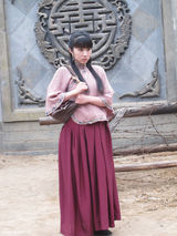 组图：方安娜《三进山城》造型多变成犀利姐