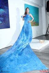 组图：温岚献身当画布 人体彩绘助弱势儿童