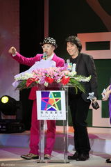 组图：孟京辉获世博贡献奖 邀詹瑞文搞怪爆笑全场