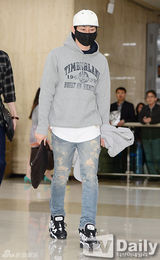 组图：SJM与CNBLUE结束中国行返韩倦容满面