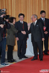 组图：邵逸夫追思会金色布置 不接受花篮花圈