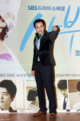 高清组图：韩星张瑞希性感宣传新剧《妇产科》