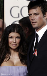 高清组图：菲姬与老公恩爱现身金球奖红毯