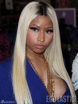 组图：麻辣鸡豪乳巨臀搔首弄姿