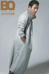 组图：陈坤跨界设计T恤登杂志封面质感十足