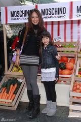 组图：谢婷婷曝锋芝同吃团年饭 阿Sa否认会秘婚