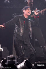 高清图：纵贯线香港开唱 莫文蔚郑少秋捧场